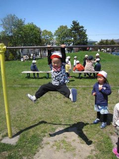 幼稚園 5月の写真を掲載しました。