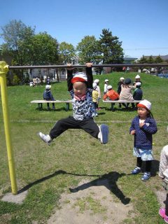 幼稚園 5月の写真を掲載しました。