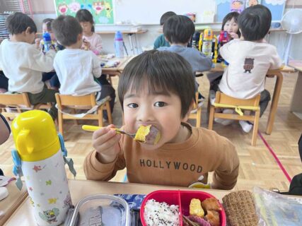 幼稚園 11月の写真を掲載しました。