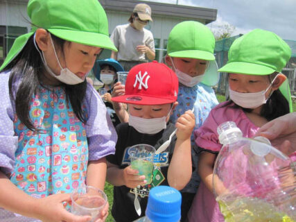 幼稚園 6月の写真を掲載しました。