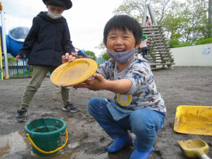 みんな大好き泥んこ遊び